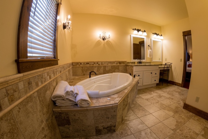 124 Blackhawk, GALENA, Illinois 61036, 6 Bedrooms Bedrooms, ,6 BathroomsBathrooms,House,For Sale,Blackhawk,202403602