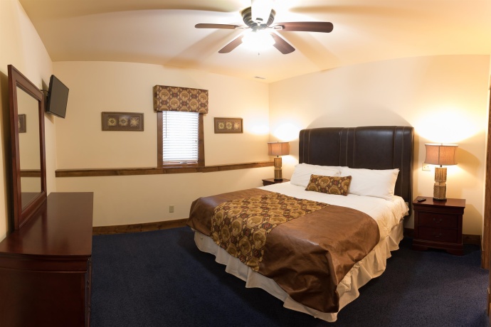 124 Blackhawk, GALENA, Illinois 61036, 6 Bedrooms Bedrooms, ,6 BathroomsBathrooms,House,For Sale,Blackhawk,202403602