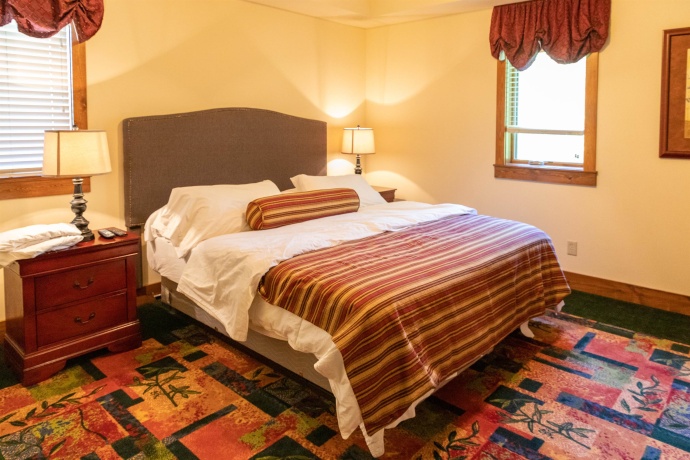 124 Blackhawk, GALENA, Illinois 61036, 6 Bedrooms Bedrooms, ,6 BathroomsBathrooms,House,For Sale,Blackhawk,202403602