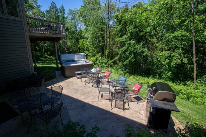 124 Blackhawk, GALENA, Illinois 61036, 6 Bedrooms Bedrooms, ,6 BathroomsBathrooms,House,For Sale,Blackhawk,202403602