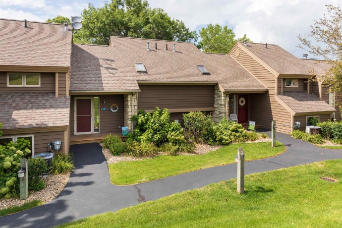 114 East Point, GALENA, Illinois 61036, 1 Bedroom Bedrooms, ,2 BathroomsBathrooms,Condominium,For Sale,East Point,202404054