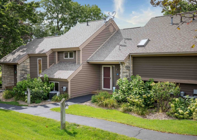 114 East Point, GALENA, Illinois 61036, 1 Bedroom Bedrooms, ,2 BathroomsBathrooms,Condominium,For Sale,East Point,202404054