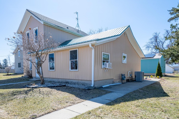 109 Lena, LENA, Illinois 61048, 2 Bedrooms Bedrooms, ,1 BathroomBathrooms,House,For Sale,Lena,202405212