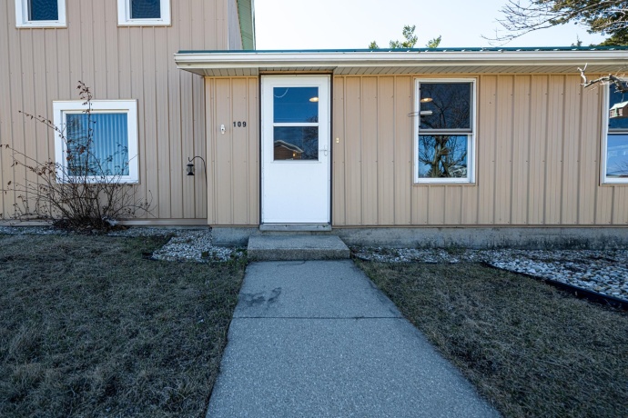 109 Lena, LENA, Illinois 61048, 2 Bedrooms Bedrooms, ,1 BathroomBathrooms,House,For Sale,Lena,202405212