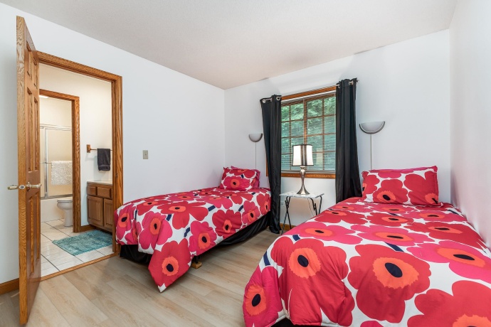 1 Valley, GALENA, Illinois 61036, 3 Bedrooms Bedrooms, ,2 BathroomsBathrooms,House,For Sale,Valley,202405501