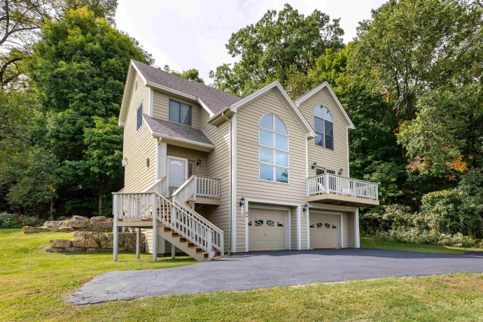 1 Valley, GALENA, Illinois 61036, 3 Bedrooms Bedrooms, ,2 BathroomsBathrooms,House,For Sale,Valley,202405501
