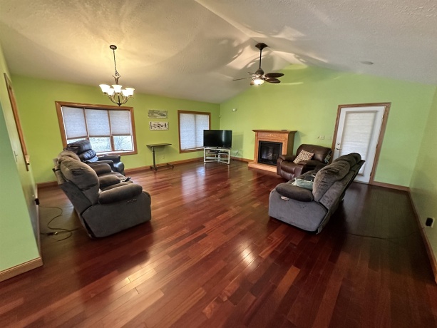 734 Canterbury, FREEPORT, Illinois 61032, 2 Bedrooms Bedrooms, ,3 BathroomsBathrooms,House,For Sale,Canterbury,202407074