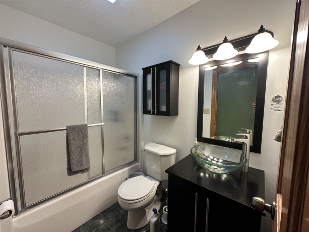 734 Canterbury, FREEPORT, Illinois 61032, 2 Bedrooms Bedrooms, ,3 BathroomsBathrooms,House,For Sale,Canterbury,202407074