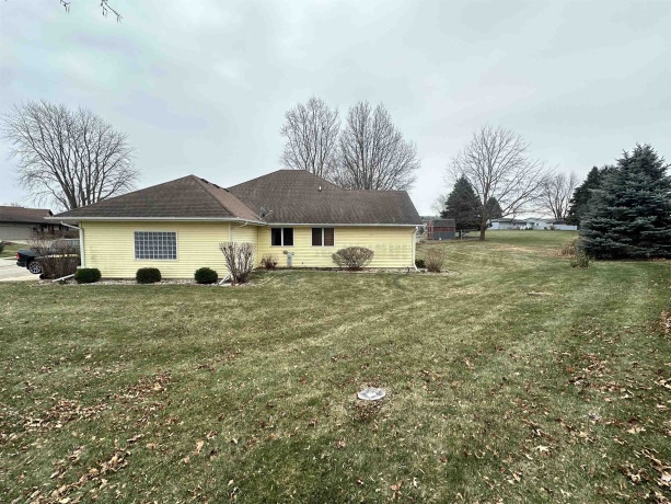 734 Canterbury, FREEPORT, Illinois 61032, 2 Bedrooms Bedrooms, ,3 BathroomsBathrooms,House,For Sale,Canterbury,202407074