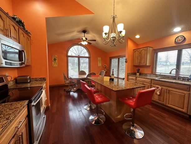 734 Canterbury, FREEPORT, Illinois 61032, 2 Bedrooms Bedrooms, ,3 BathroomsBathrooms,House,For Sale,Canterbury,202407074