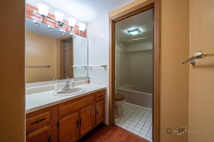 27 Oak Glen, GALENA, Illinois 61036, 2 Bedrooms Bedrooms, ,2 BathroomsBathrooms,Condominium,For Sale,Oak Glen,202403282