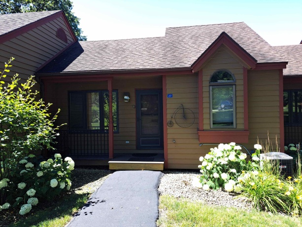 27 Oak Glen, GALENA, Illinois 61036, 2 Bedrooms Bedrooms, ,2 BathroomsBathrooms,Condominium,For Sale,Oak Glen,202403282