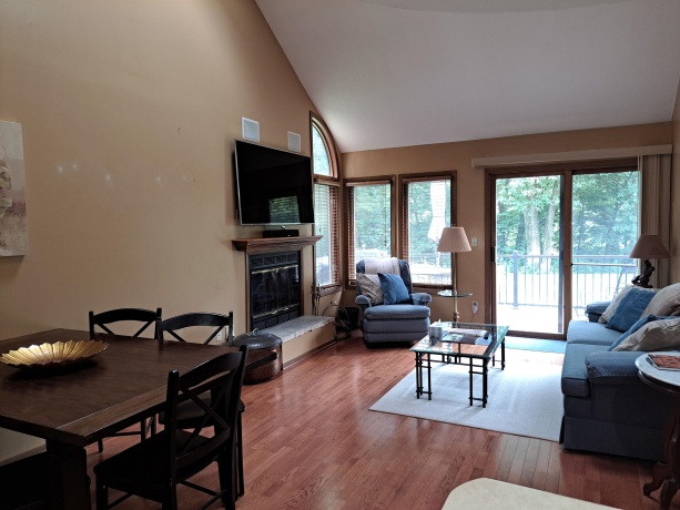 27 Oak Glen, GALENA, Illinois 61036, 2 Bedrooms Bedrooms, ,2 BathroomsBathrooms,Condominium,For Sale,Oak Glen,202403282