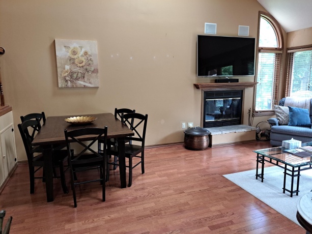 27 Oak Glen, GALENA, Illinois 61036, 2 Bedrooms Bedrooms, ,2 BathroomsBathrooms,Condominium,For Sale,Oak Glen,202403282