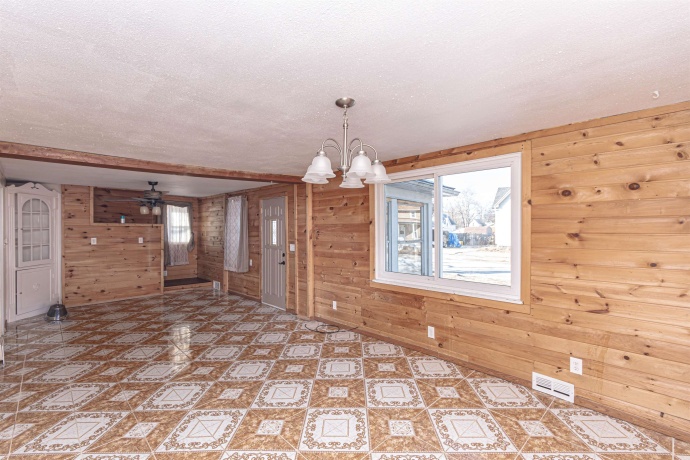 336 MENOMONIE, BELVIDERE, Illinois 61008, 3 Bedrooms Bedrooms, ,2 BathroomsBathrooms,House,For Sale,MENOMONIE,202500681