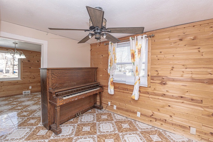 336 MENOMONIE, BELVIDERE, Illinois 61008, 3 Bedrooms Bedrooms, ,2 BathroomsBathrooms,House,For Sale,MENOMONIE,202500681