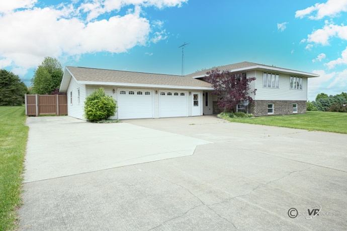 3012 Golf, STOCKTON, Illinois 61085, 3 Bedrooms Bedrooms, ,3 BathroomsBathrooms,House,For Sale,Golf,202501055