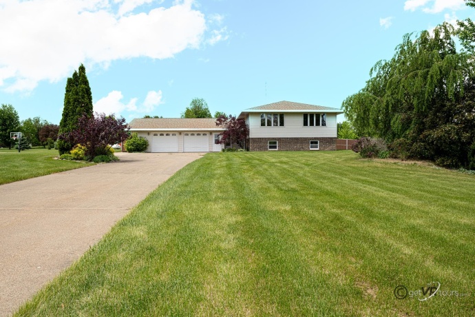 3012 Golf, STOCKTON, Illinois 61085, 3 Bedrooms Bedrooms, ,3 BathroomsBathrooms,House,For Sale,Golf,202501055