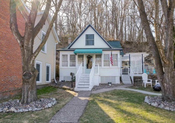 512 Dewey, GALENA, Illinois 61036, 1 Bedroom Bedrooms, ,1 BathroomBathrooms,House,For Sale,Dewey,202501623