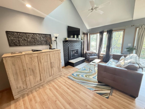 102 Walnut Hill, GALENA, Illinois 61036, 1 Bedroom Bedrooms, ,2 BathroomsBathrooms,Condominium,For Sale,Walnut Hill,202501678