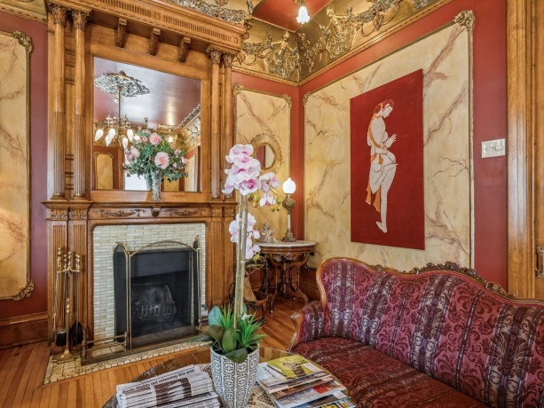 504 Bluff, DUBUQUE, Iowa 52001, ,Commercial,For Sale,Bluff,202501696