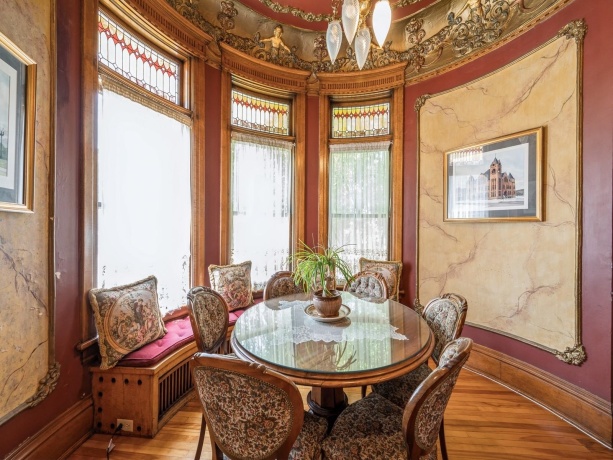 504 Bluff, DUBUQUE, Iowa 52001, ,Commercial,For Sale,Bluff,202501696