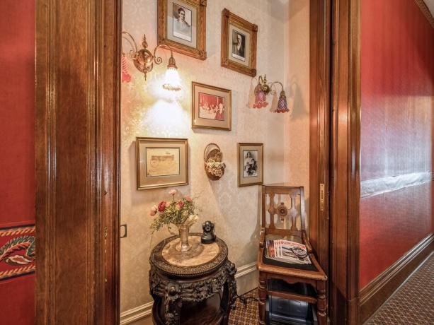 504 Bluff, DUBUQUE, Iowa 52001, ,Commercial,For Sale,Bluff,202501696