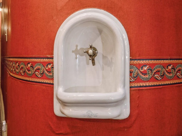 504 Bluff, DUBUQUE, Iowa 52001, ,Commercial,For Sale,Bluff,202501696