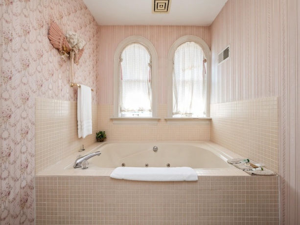 504 Bluff, DUBUQUE, Iowa 52001, ,Commercial,For Sale,Bluff,202501696