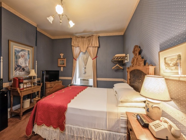 504 Bluff, DUBUQUE, Iowa 52001, ,Commercial,For Sale,Bluff,202501696