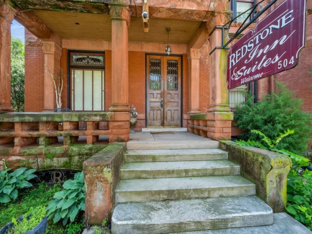 504 Bluff, DUBUQUE, Iowa 52001, ,Commercial,For Sale,Bluff,202501696