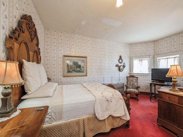 504 Bluff, DUBUQUE, Iowa 52001, ,Commercial,For Sale,Bluff,202501696