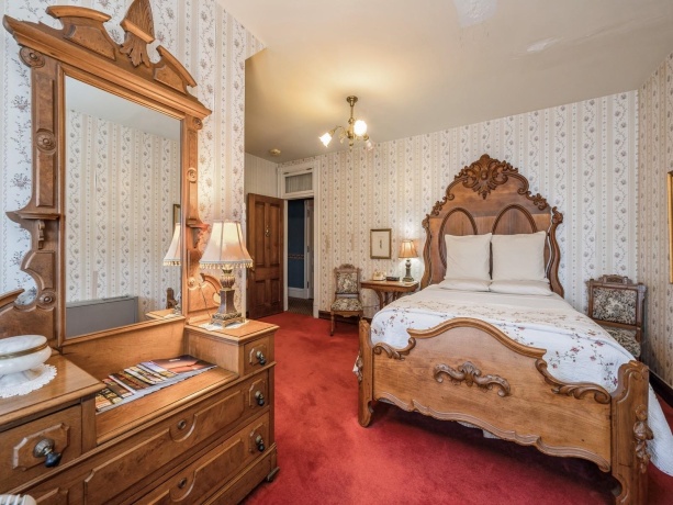 504 Bluff, DUBUQUE, Iowa 52001, ,Commercial,For Sale,Bluff,202501696