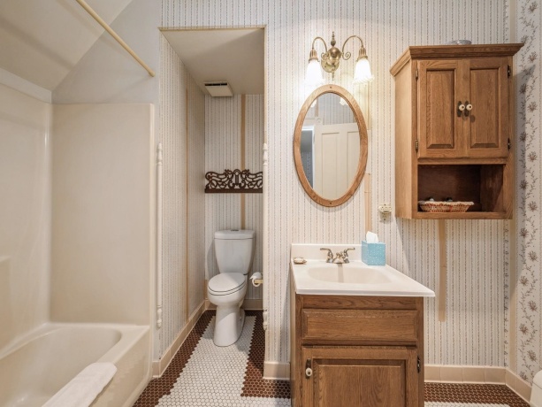 504 Bluff, DUBUQUE, Iowa 52001, ,Commercial,For Sale,Bluff,202501696