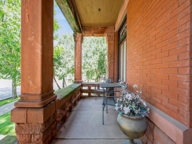 504 Bluff, DUBUQUE, Iowa 52001, ,Commercial,For Sale,Bluff,202501696