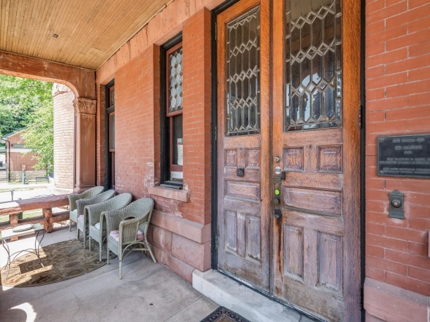 504 Bluff, DUBUQUE, Iowa 52001, ,Commercial,For Sale,Bluff,202501696