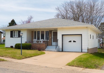 412 Madison, ELIZABETH, Illinois 61028, 3 Bedrooms Bedrooms, ,2 BathroomsBathrooms,House,For Sale,Madison,202501952