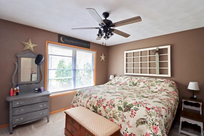 4829 Pine Al, MACHESNEY PARK, Illinois 61115, 4 Bedrooms Bedrooms, ,2 BathroomsBathrooms,House,For Sale,Pine Al,202502009