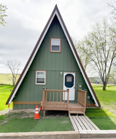 10 Galena Oak, ELIZABETH, Illinois 61028, 2 Bedrooms Bedrooms, ,1 BathroomBathrooms,House,For Sale,Galena Oak,202502116