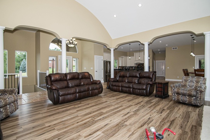 1735 Creek Wood, DUBUQUE, Iowa 52003, 5 Bedrooms Bedrooms, ,5 BathroomsBathrooms,House,For Sale,Creek Wood,202502159