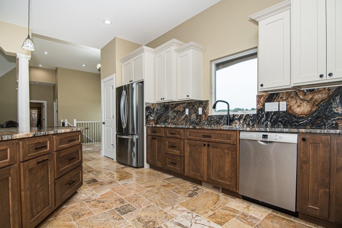 1735 Creek Wood, DUBUQUE, Iowa 52003, 5 Bedrooms Bedrooms, ,5 BathroomsBathrooms,House,For Sale,Creek Wood,202502159