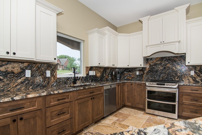 1735 Creek Wood, DUBUQUE, Iowa 52003, 5 Bedrooms Bedrooms, ,5 BathroomsBathrooms,House,For Sale,Creek Wood,202502159