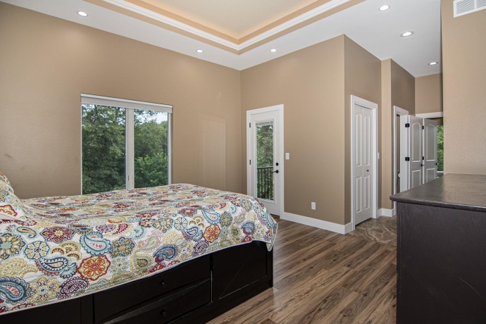 1735 Creek Wood, DUBUQUE, Iowa 52003, 5 Bedrooms Bedrooms, ,5 BathroomsBathrooms,House,For Sale,Creek Wood,202502159