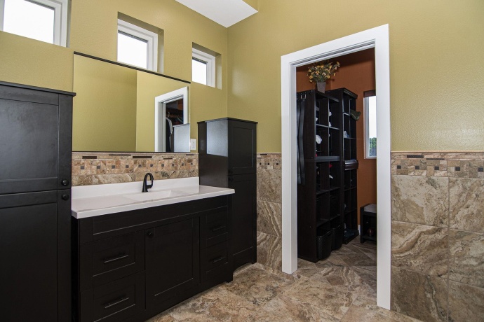 1735 Creek Wood, DUBUQUE, Iowa 52003, 5 Bedrooms Bedrooms, ,5 BathroomsBathrooms,House,For Sale,Creek Wood,202502159