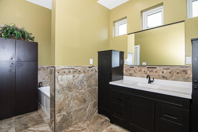 1735 Creek Wood, DUBUQUE, Iowa 52003, 5 Bedrooms Bedrooms, ,5 BathroomsBathrooms,House,For Sale,Creek Wood,202502159