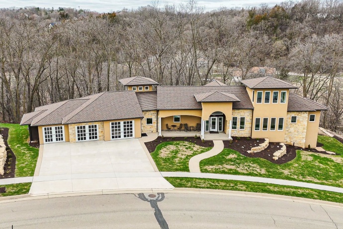 1735 Creek Wood, DUBUQUE, Iowa 52003, 5 Bedrooms Bedrooms, ,5 BathroomsBathrooms,House,For Sale,Creek Wood,202502159