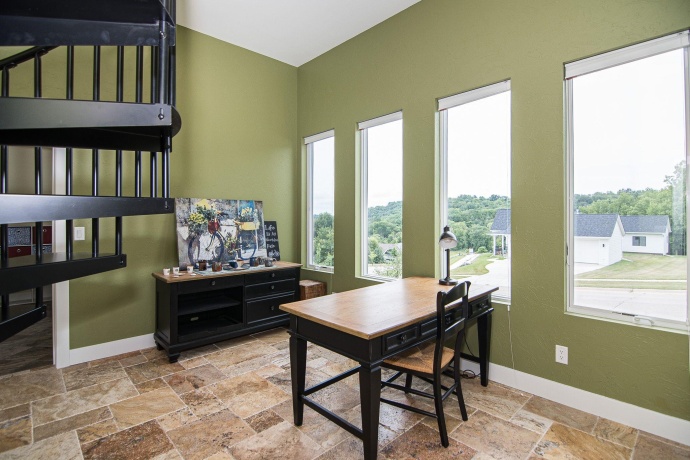 1735 Creek Wood, DUBUQUE, Iowa 52003, 5 Bedrooms Bedrooms, ,5 BathroomsBathrooms,House,For Sale,Creek Wood,202502159