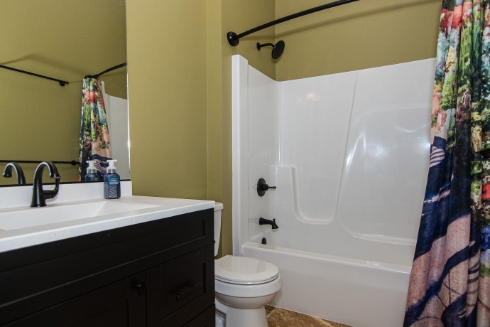 1735 Creek Wood, DUBUQUE, Iowa 52003, 5 Bedrooms Bedrooms, ,5 BathroomsBathrooms,House,For Sale,Creek Wood,202502159