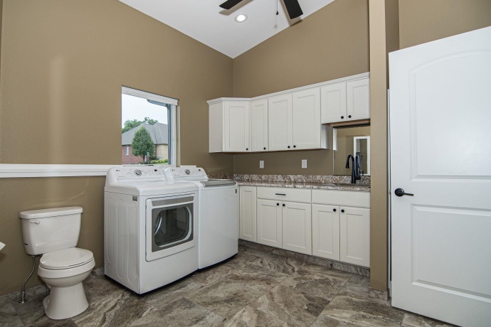 1735 Creek Wood, DUBUQUE, Iowa 52003, 5 Bedrooms Bedrooms, ,5 BathroomsBathrooms,House,For Sale,Creek Wood,202502159