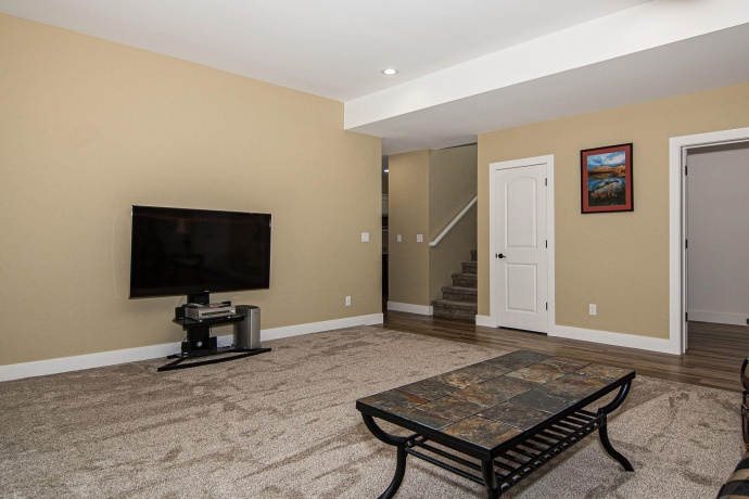 1735 Creek Wood, DUBUQUE, Iowa 52003, 5 Bedrooms Bedrooms, ,5 BathroomsBathrooms,House,For Sale,Creek Wood,202502159